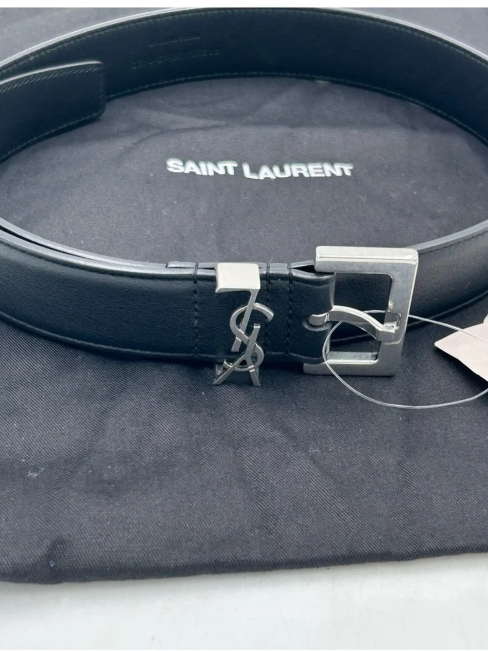 Women's Saint Laurent Ysl Cassandre, smooth leather belt size 65 cm/26 inches